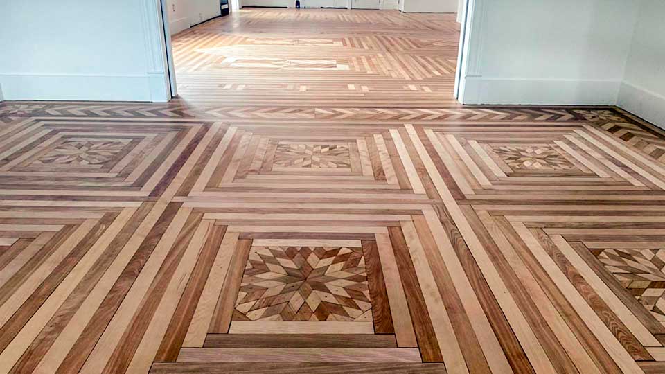 Sablage de plancher decoratif avec marqueterie