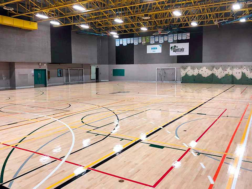 Sablage de- lancher sportif gymnase dans une ecole